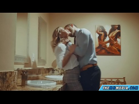 ❤️ Pe a faaosoosoina oe e se blonde busty i totonu o se faletaele lautele ❤️ Pono Tulaga ❌